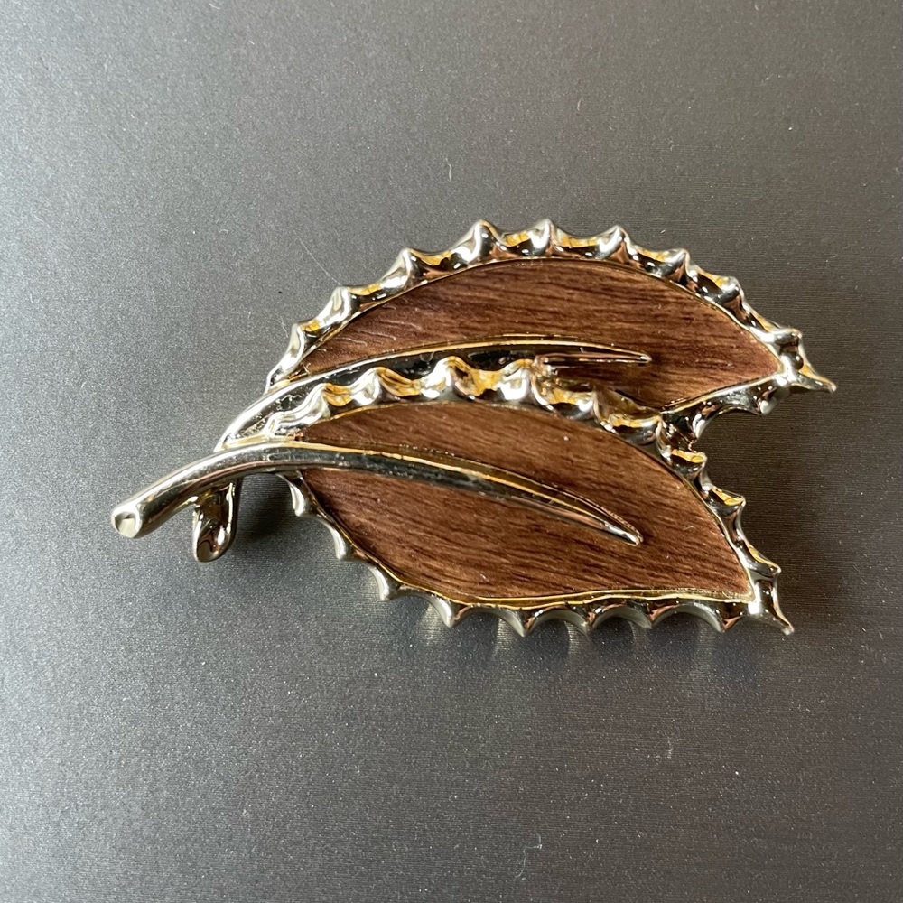 Sarah Coventry Leaf Brooch